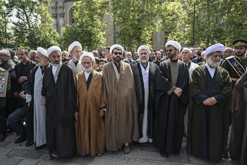 İran Cumhurbaşkanı Reisi ve Dışişleri Bakanı Abdullahiyan toprağa veriliyor - 9