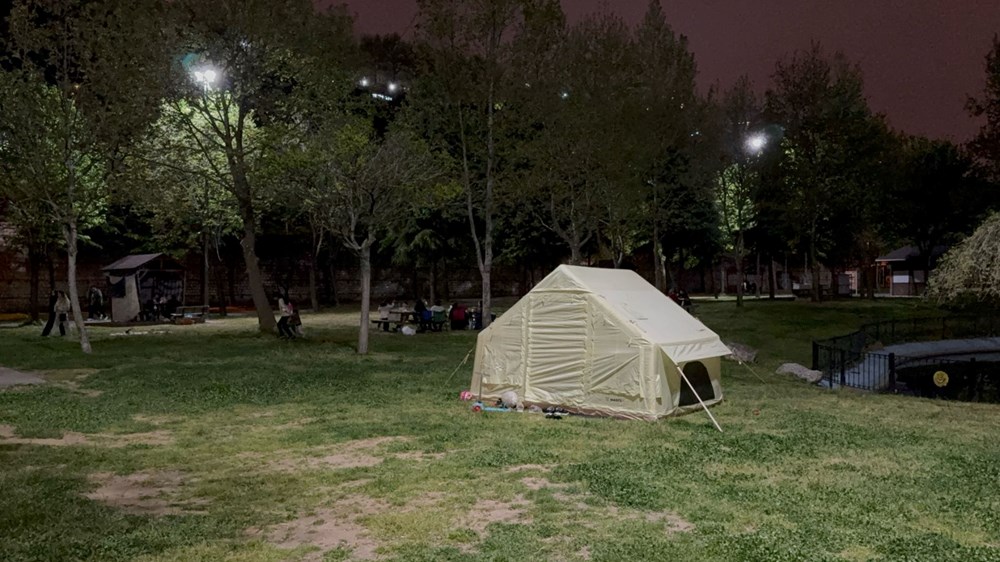 Deprem korkusuyla ikinci gece: Vatandaşlar çadırda kalmaya devam etti - 8