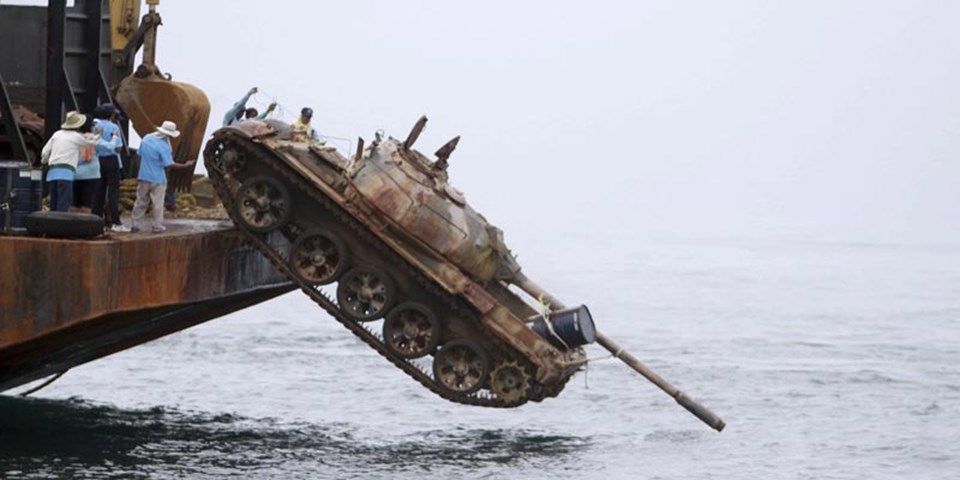 Tankları denize döktüler - 1