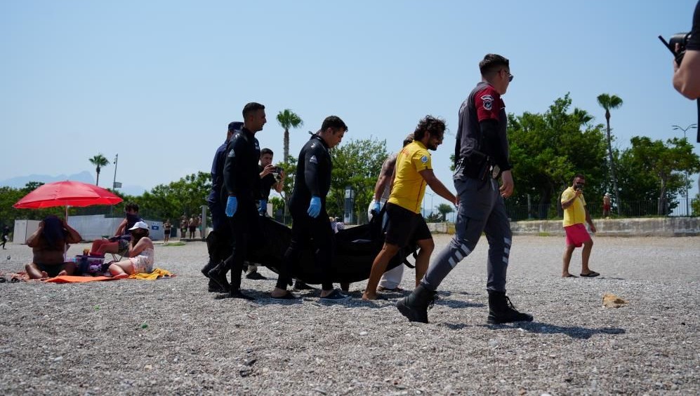 Denize giren tatilciler buldu: Baş bölgesinde derin yaralar var