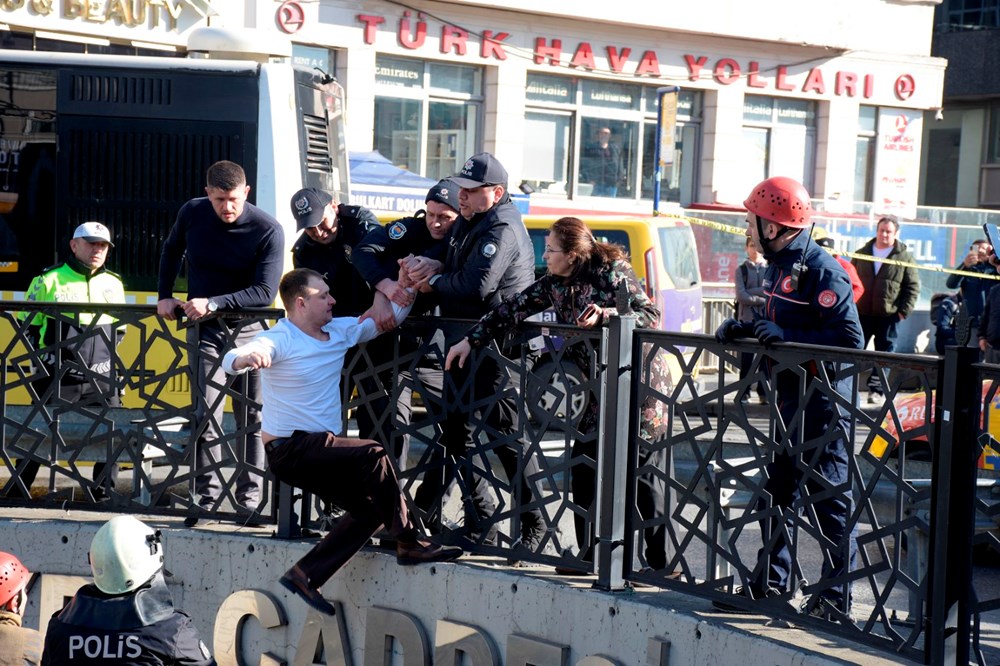 Rusya-Ukrayna savaşını protesto etmek için Taksim''de intihar girişimi - 6