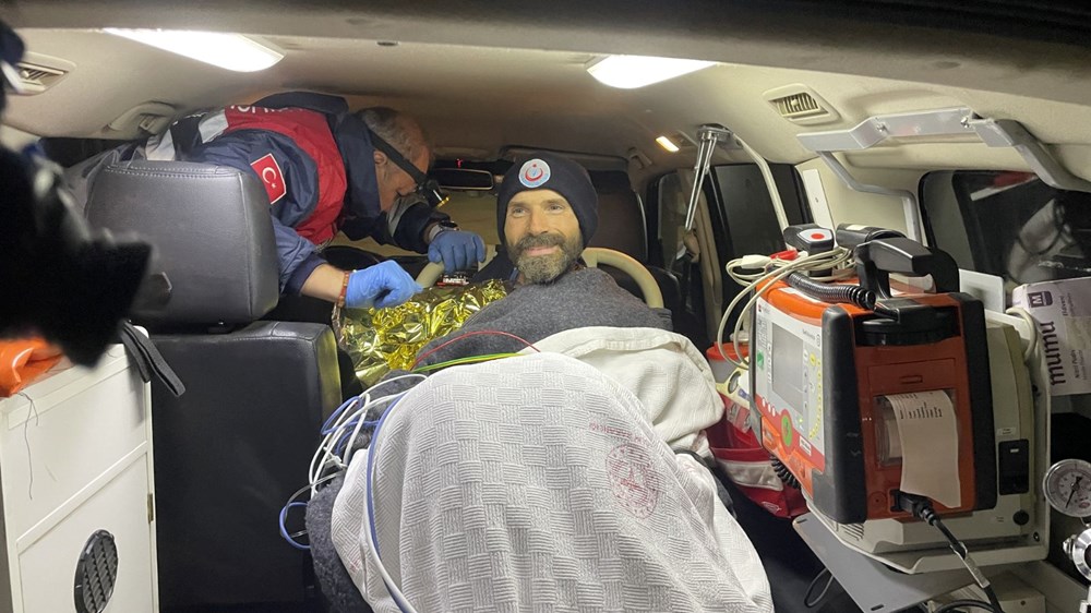 ABD'li dağcı rahatsızlanarak mahsur kaldığı mağaradan 9. günde kurtarıldı - 25