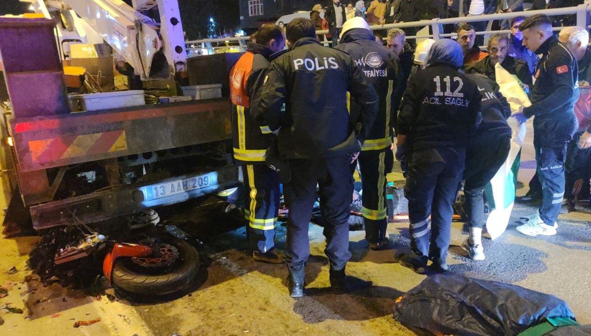 Van'da motosiklet vince arkadan çarptı: 1 ölü, 2 yaralı Van'da motosiklet vince arkadan çarptı: 1 ölü, 2 yaralı