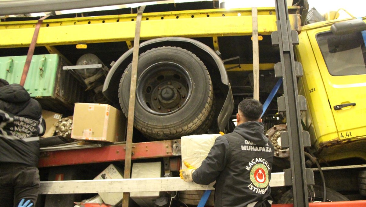 Kapıkule'de 16 bin 500 kaçak elektronik sigara ele geçirildi Kapıkule'de 16 bin 500 kaçak elektronik sigara ele geçirildi
