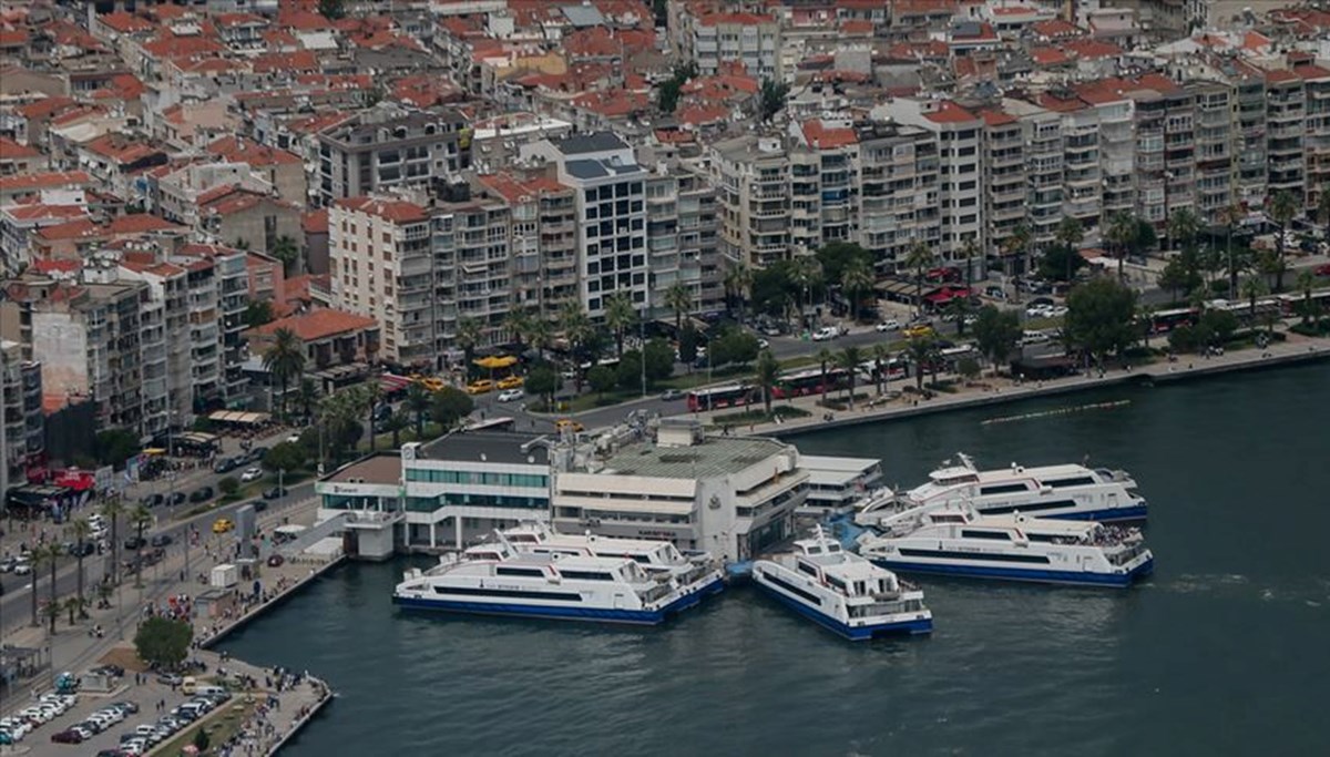 İzmir'de vapur seferleri iptal edildi