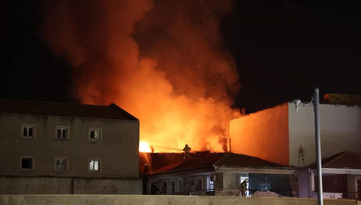 İzmir’de Tarihi Kemeraltı Çarşısı’nda yangın