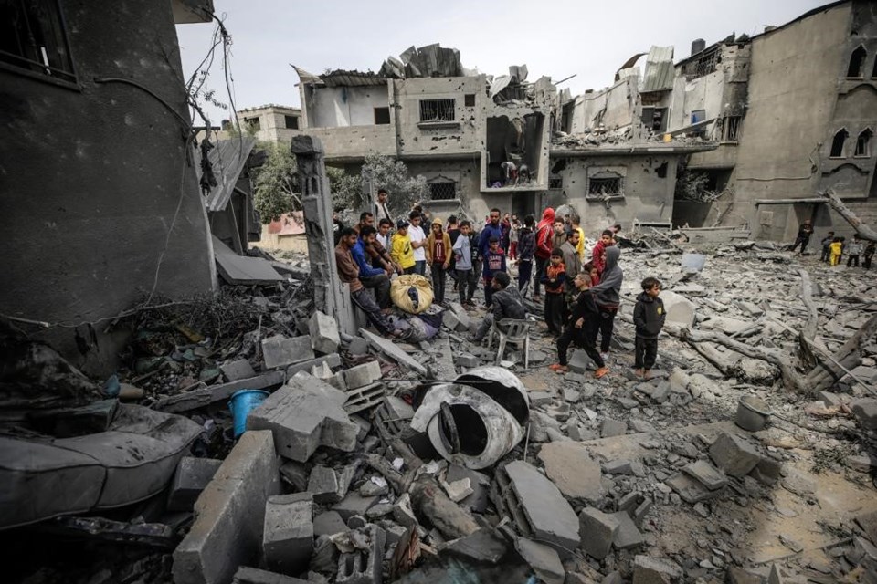 İsrail, Gazze’de 3 farklı noktaya saldırdı: 25 kişi öldü - 1