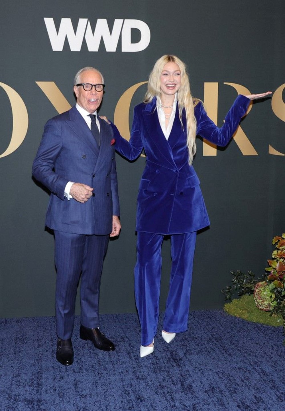 Gigi Hadid'in stiline sonbahar güncellemesi: Kadife takım elbise - 2
