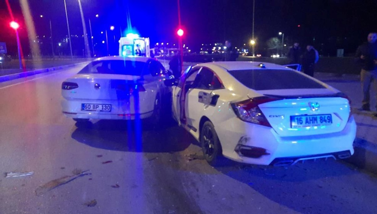 Tokat'ta iki otomobil çarpıştı: 3 kişi yaralandı Tokat'ta iki otomobil çarpıştı: 3 kişi yaralandı