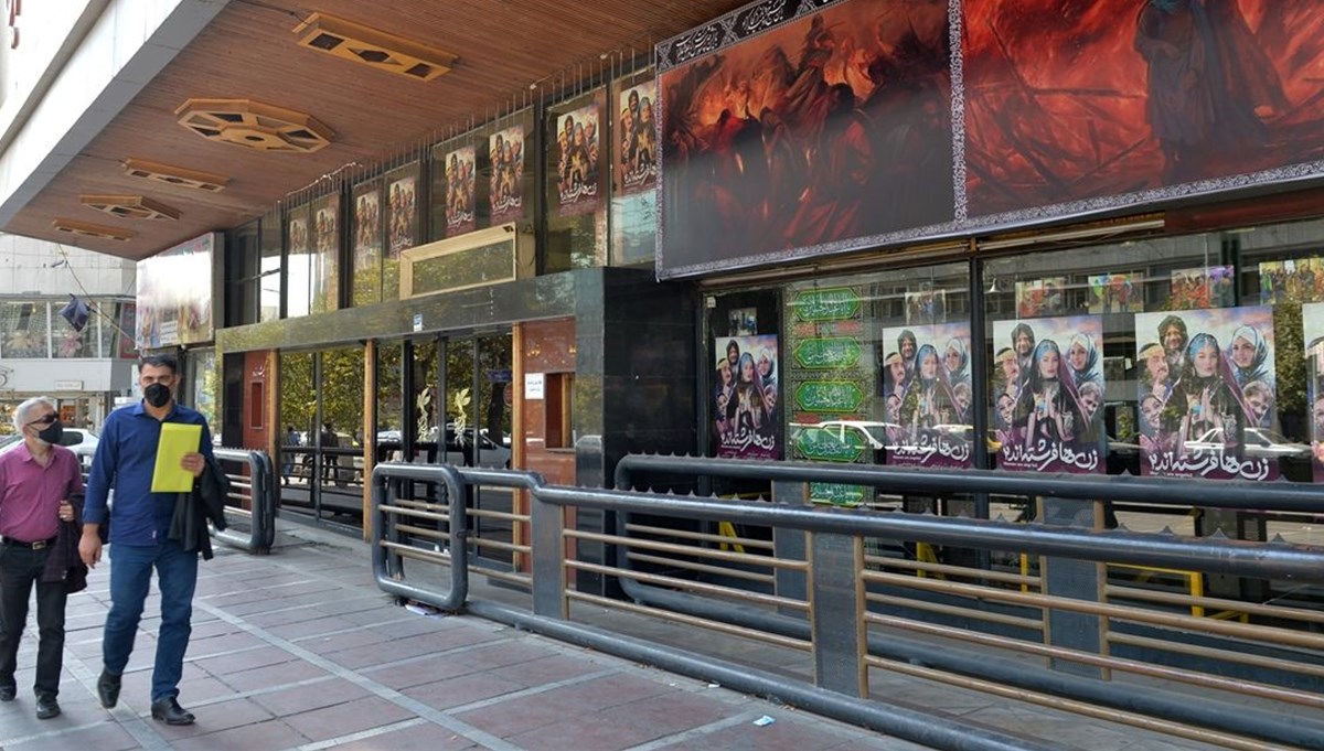 İran'da sinema ve tiyatro salonları ile müzeler yeniden kapatıldı