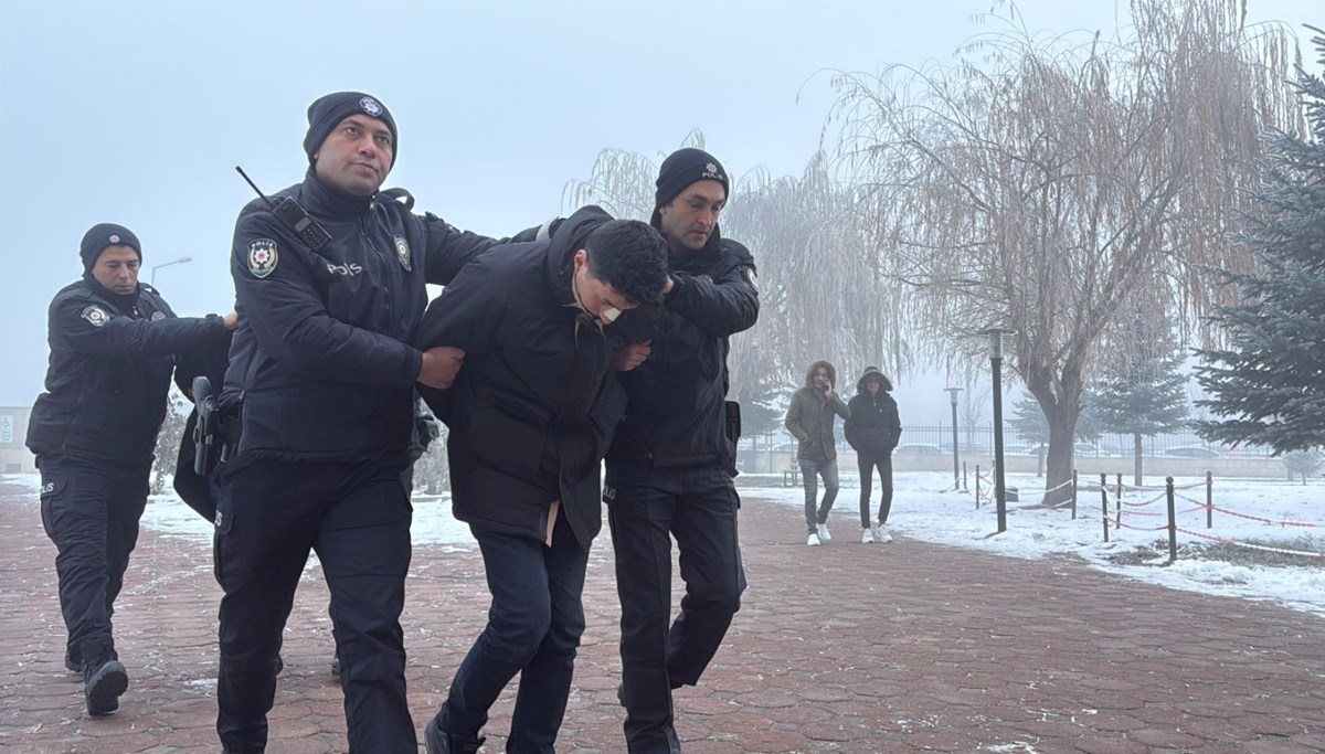 Dünürler mahkemelik oldu: Adliye'de yumruk yumruğa kavga Dünürler mahkemelik oldu: Adliye'de yumruk yumruğa kavga
