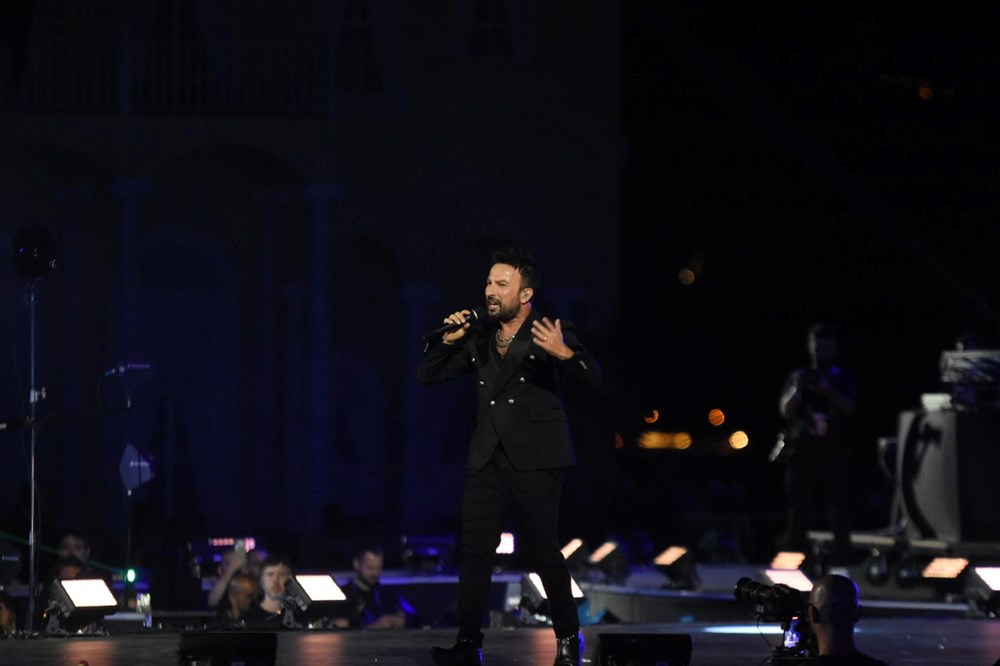 İzmir’de kurtuluş günü coşkusu: Tarkan konserine yüz binlerce kişi akın etti - 17