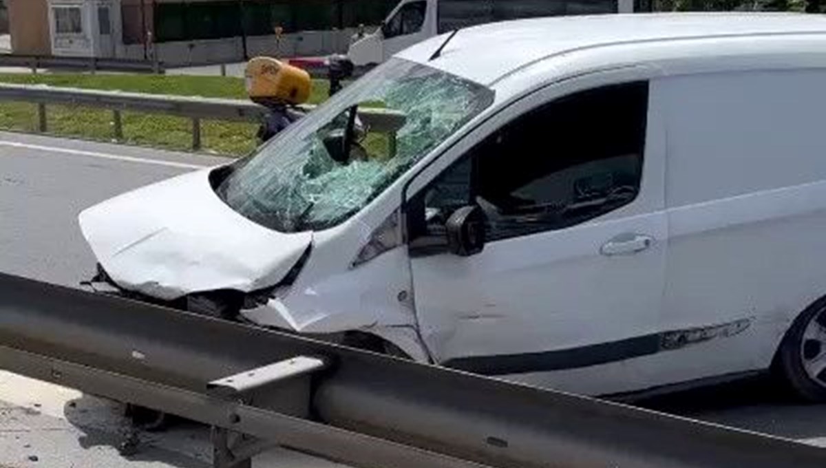 Emniyet kemeri takmadı: Otomobilin camından fırladı Emniyet kemeri takmadı: Otomobilin camından fırladı