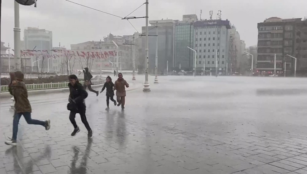 İstanbul'da beklenen sağanak yağış başladı - 3