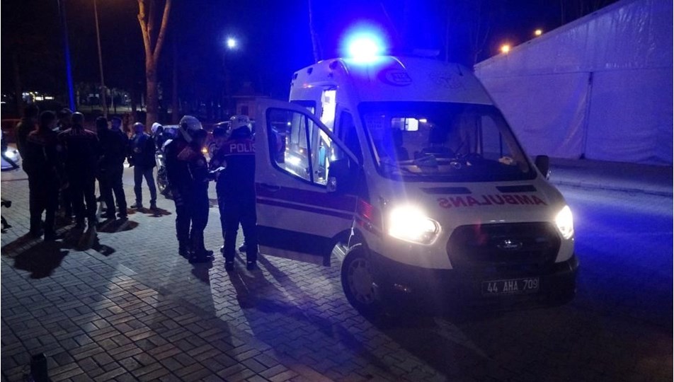 Parkta iki grup silahlı kavgaya tutuştu