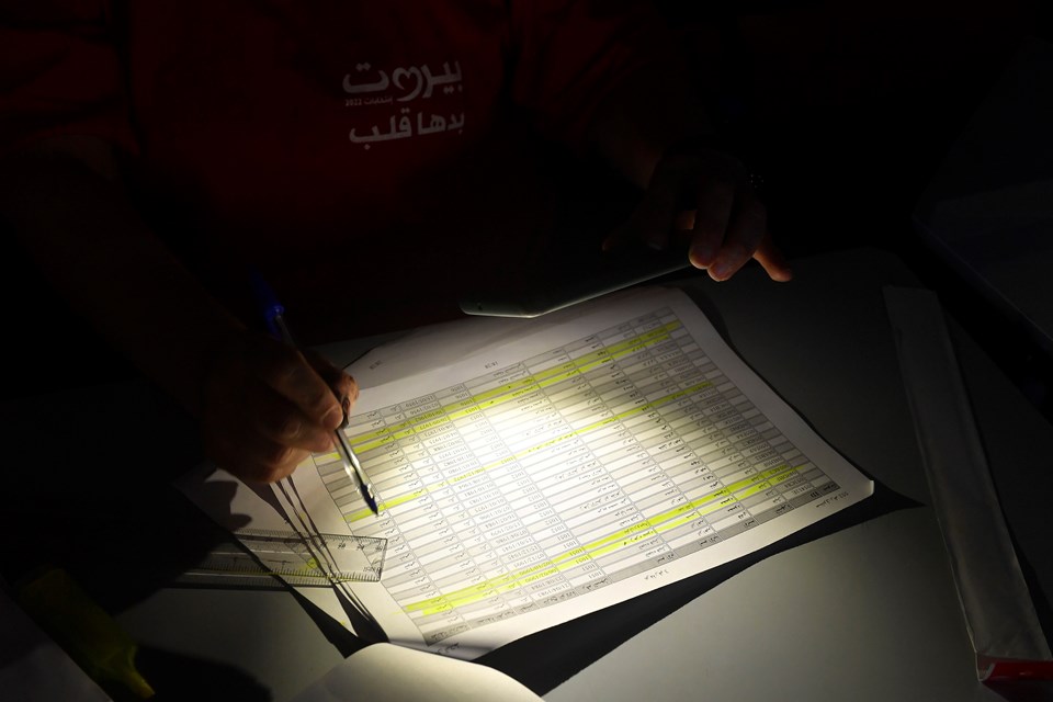Lübnan'da seçim: Oylar karanlıkta sayılıyor - 1