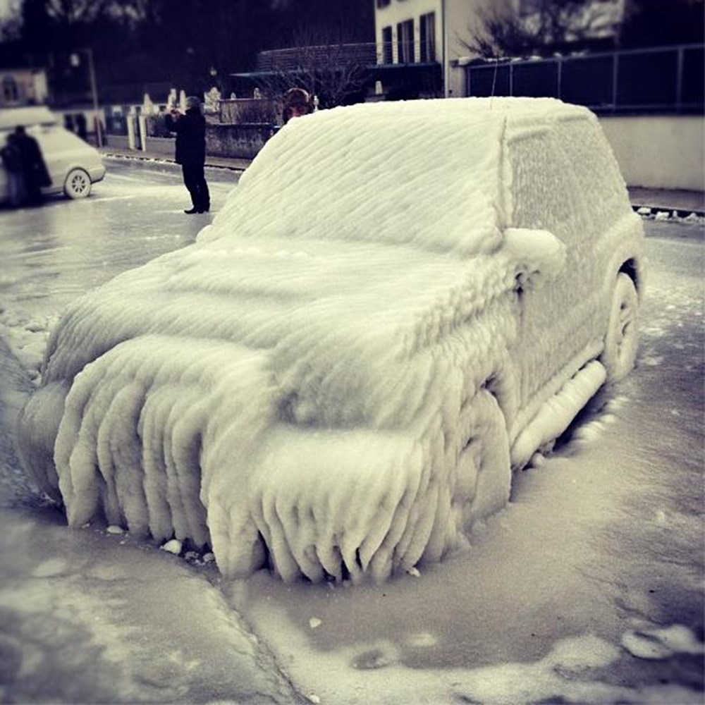 Замерзший автомобиль