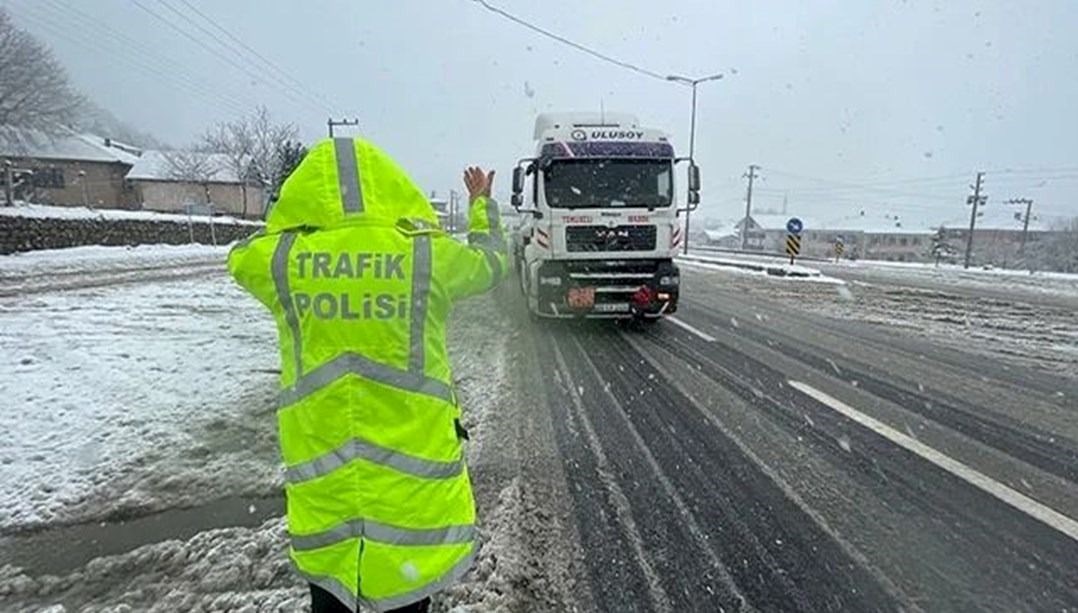 Ağır taşıtlara kapatılan bazı yollar tekrar kullanıma açıldı