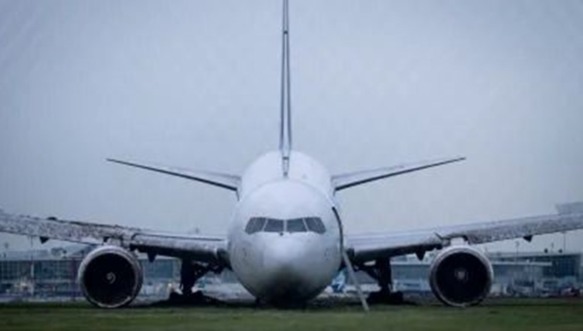 Kanada'da yolcu uçağı pistten çıkarak alev aldı Kanada'da yolcu uçağı pistten çıkarak alev aldı