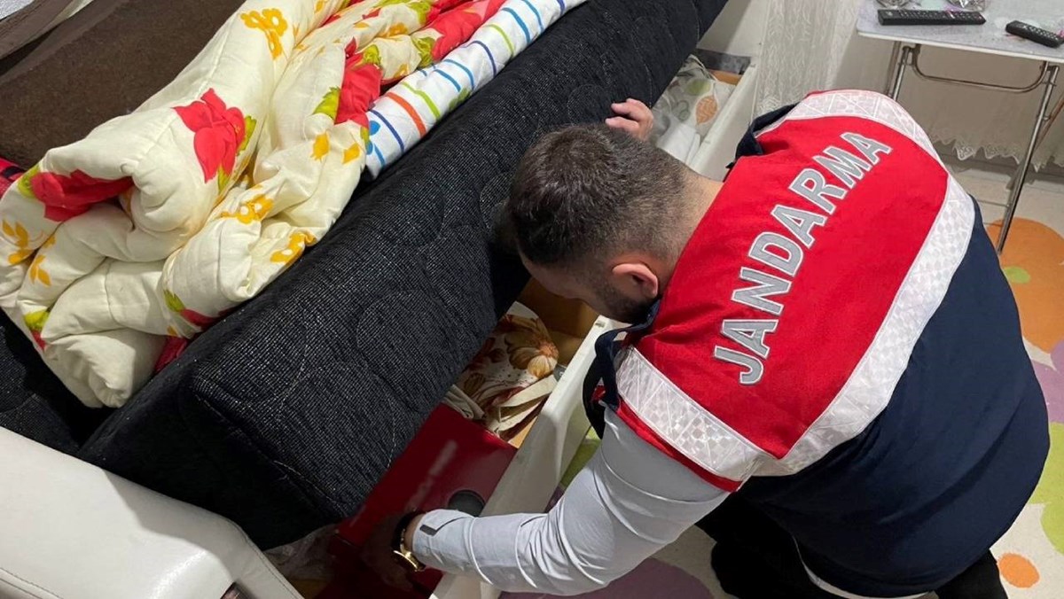 Milli İstihbarat Teşkilatı (MİT), kişisel verileri hedef alan yasa dışı sorgu sistemlerine yönelik bir operasyon düzenledi. Düzenlenen operasyonda şüphelilerin ikametgahında arama yapıldı.