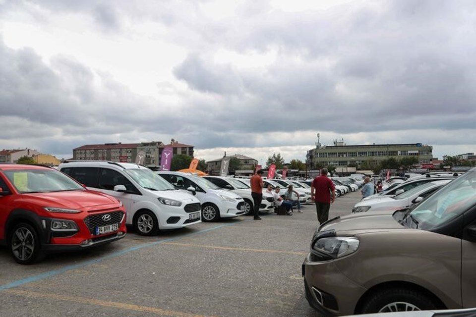 İnternette fiyat kısıtlaması açık oto pazarlarını doldurdu: "Burada istediğin fiyatı yazıyorsun" - 3