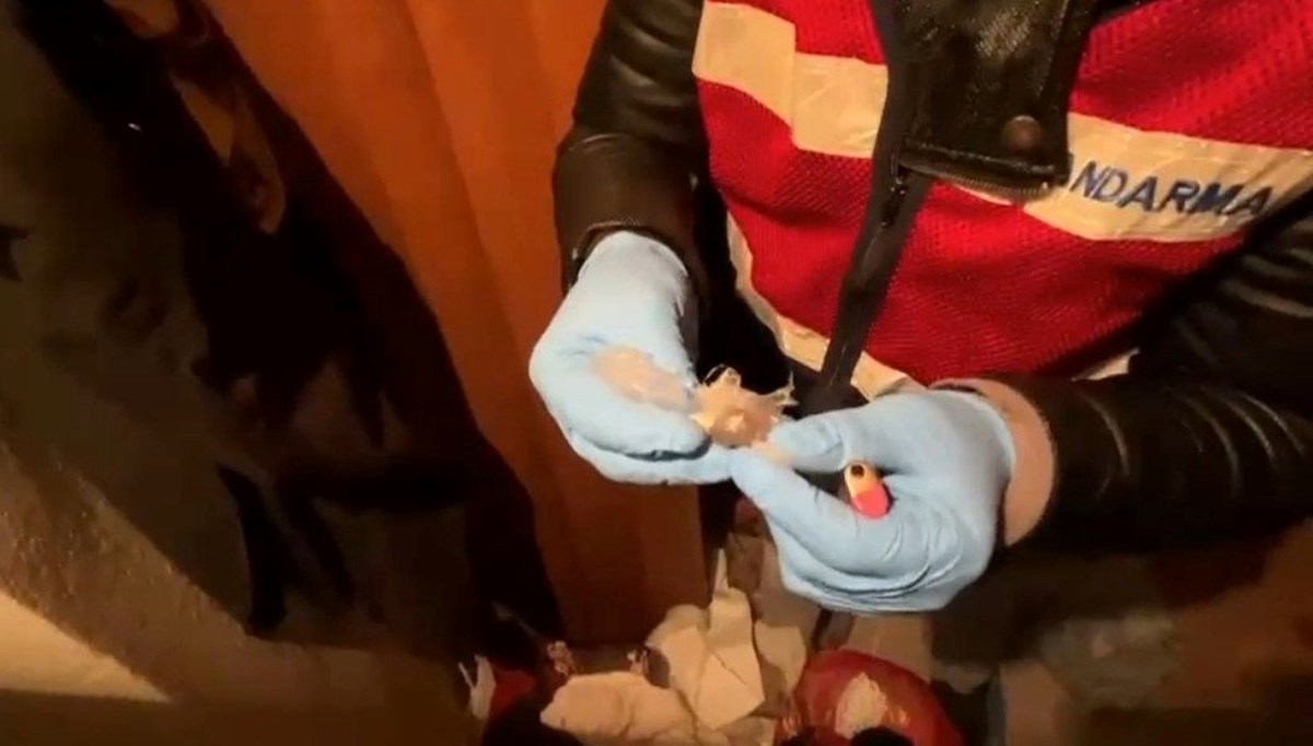 Van ve Hakkari’de uyuşturucu operasyonu: 7 gözaltı Van ve Hakkari’de uyuşturucu operasyonu: 7 gözaltı