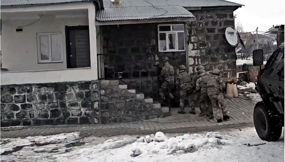 FETÖ'ye 27 ilde operasyon: 48 şüpheli tutuklandı
