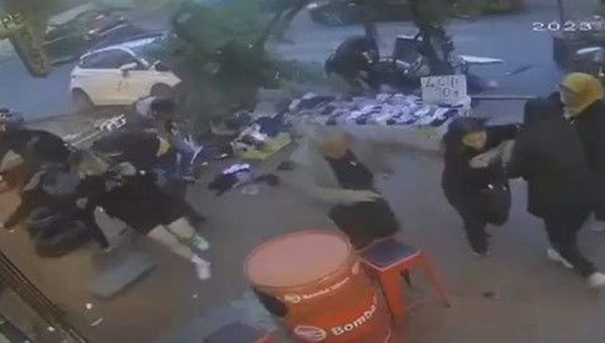 Şişli'de otomobil yayaların arasına daldı: 3 yaralı Şişli'de otomobil yayaların arasına daldı: 3 yaralı