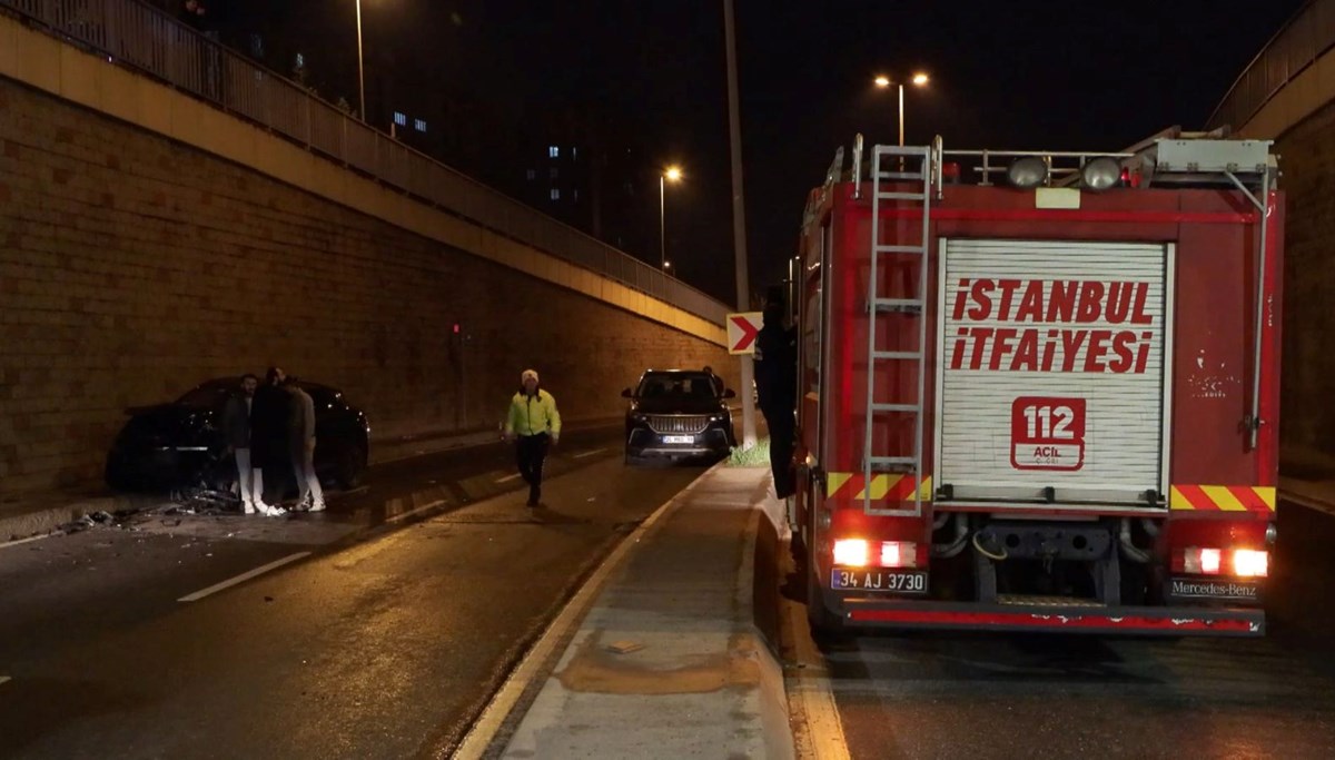Kartal'da yedi aracın karıştığı zincirleme kaza: 3 yaralı Kartal'da yedi aracın karıştığı zincirleme kaza: 3 yaralı
