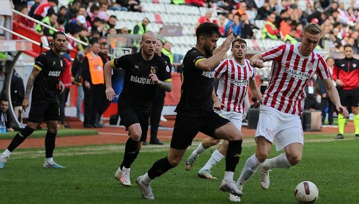 Antalyaspor ile İstanbulspor puanları paylaştı Antalyaspor ile İstanbulspor puanları paylaştı