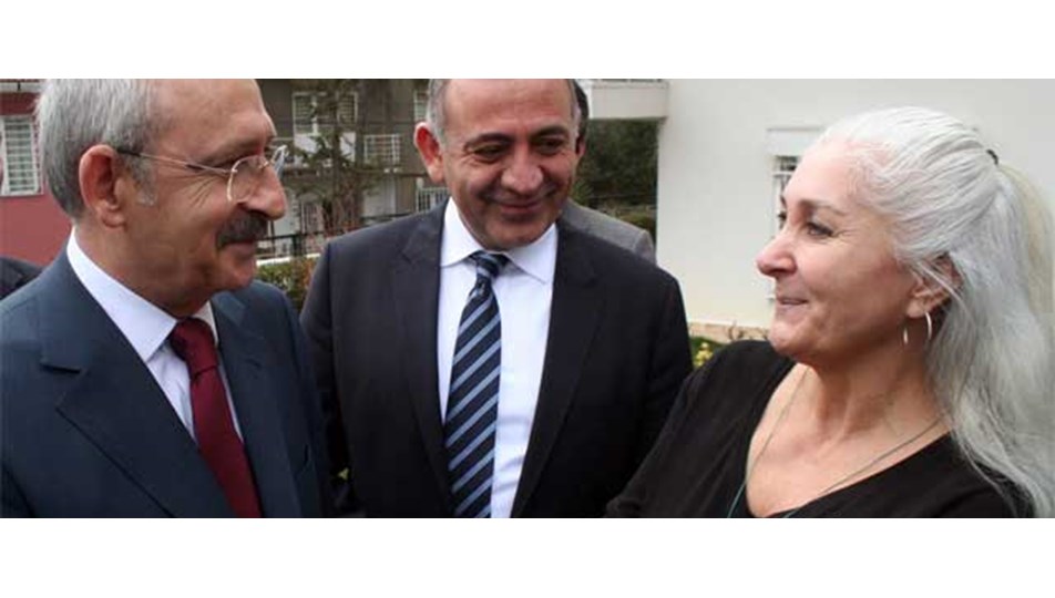Cem Karaca'nın şapkası Kılıçdaroğlu'na