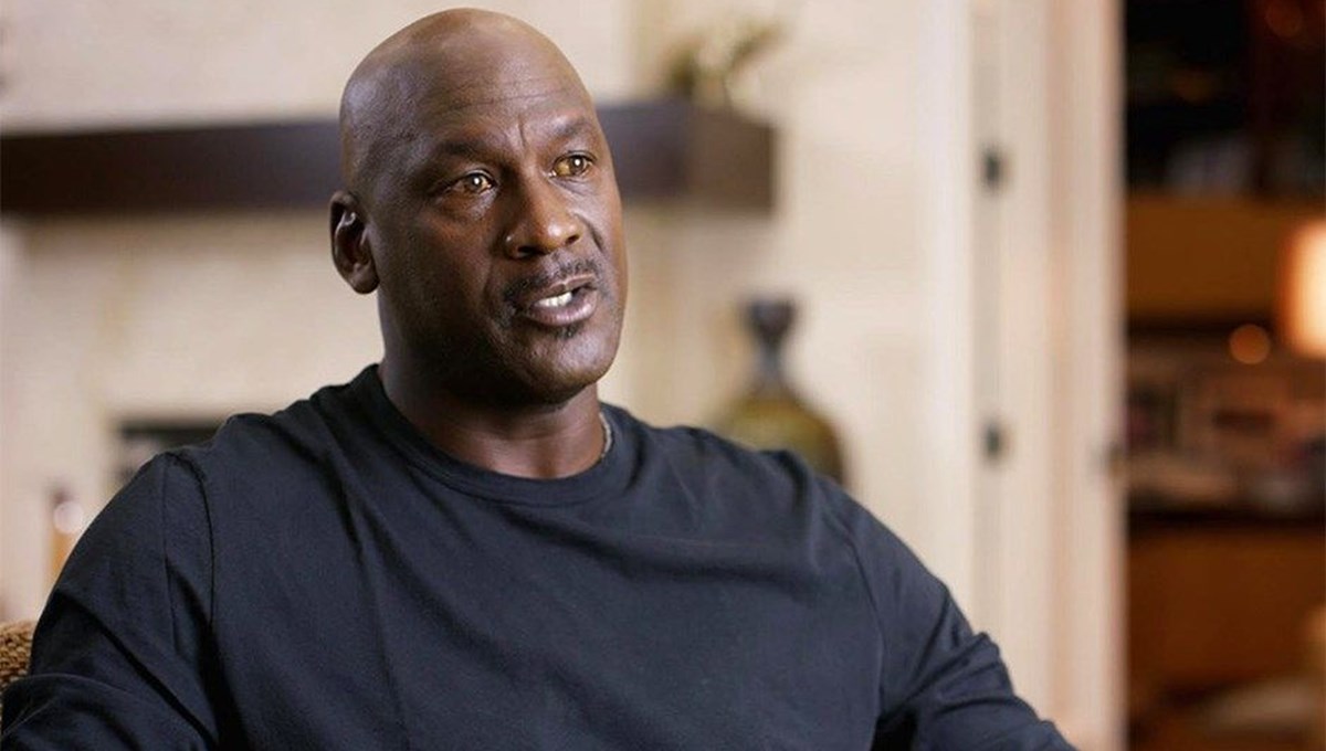 Michael Jordan'ın üniversitede giydiği forma 1,38 milyon dolara satıldı