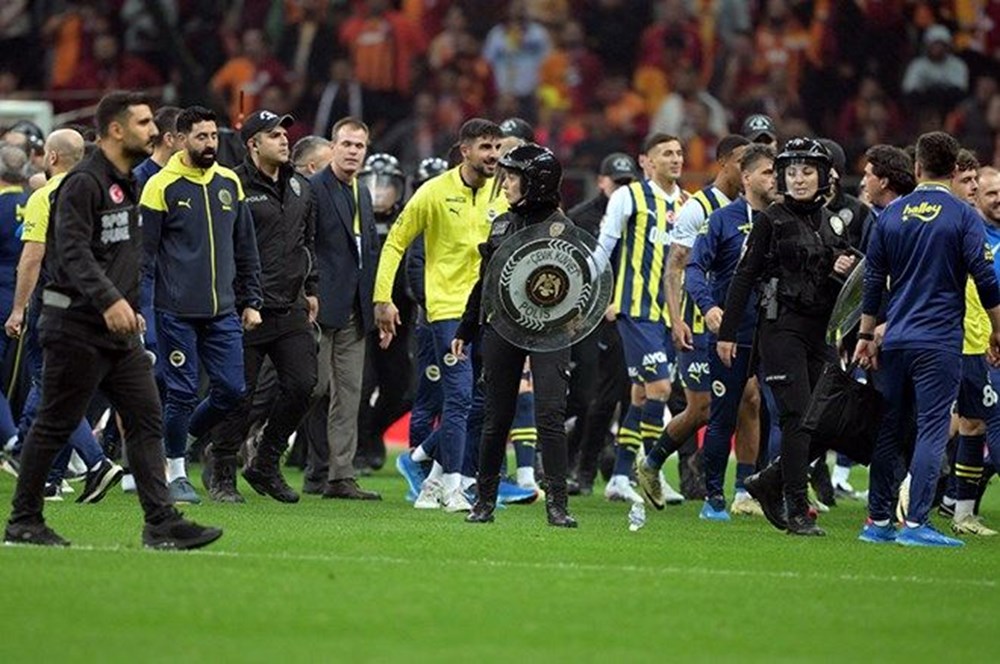 Fenerbahçeli Oosterwolde ve Mert Müldür için olaylı derbi davasında zorla getirme kararı - 2