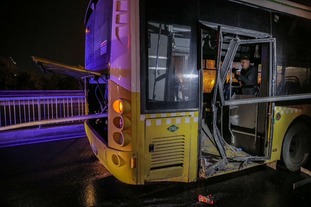 Halk otobüsü bariyerlere çarptı: 1'i ağır 4 yolcu yaralı - 2