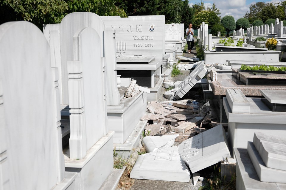 İstanbul Valiliği, Hasköy Musevi Mezarlığı'nda tahrip edilen mezar taşlarını yaptıracak - 2