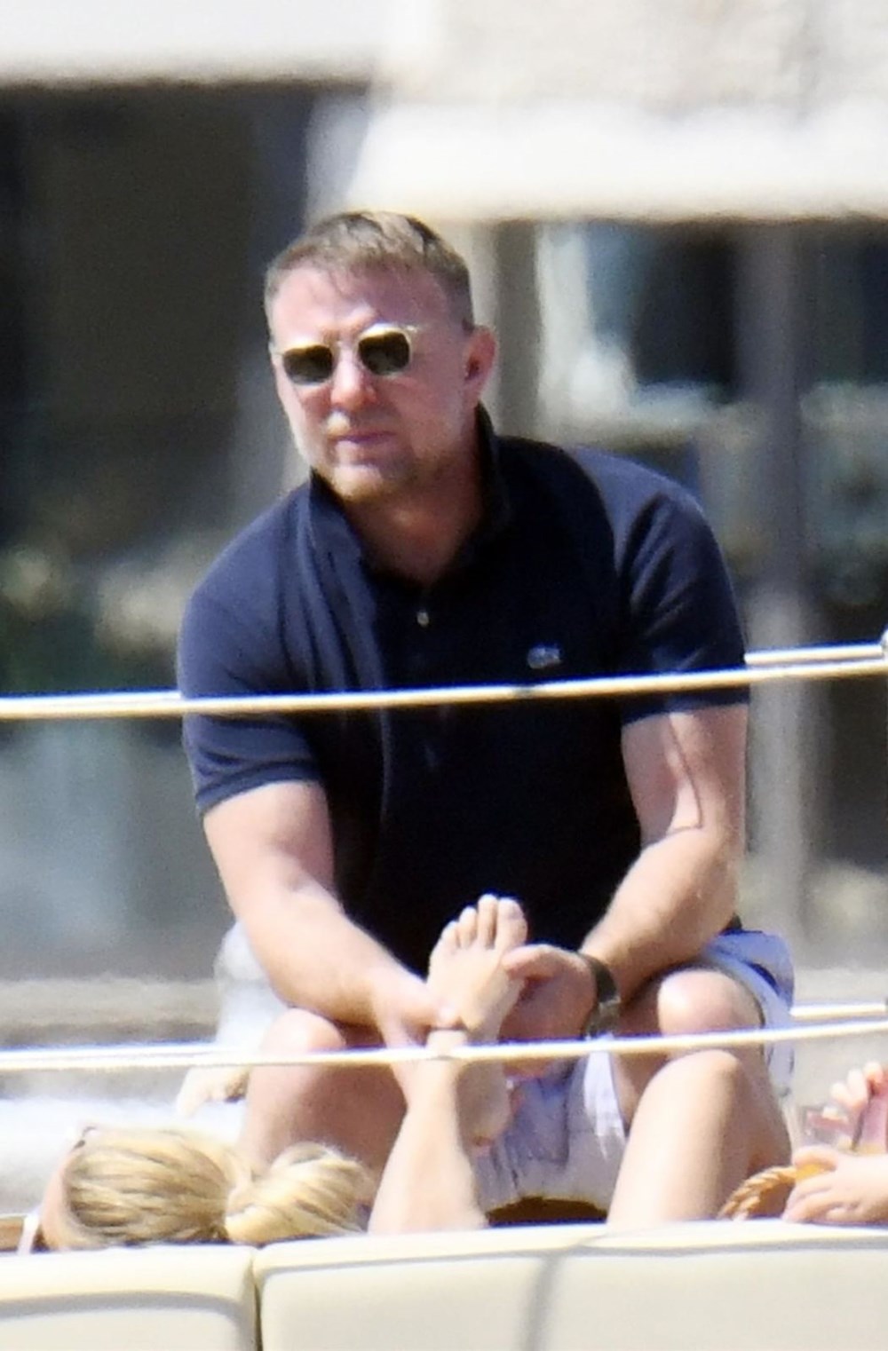 Guy Ritchie ve eşi Jacqui Ainsley tatilde: Teknede ayak masajı - 6