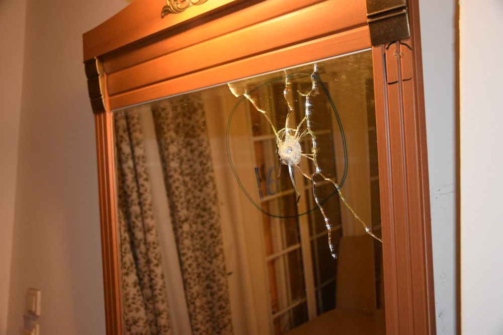 FETÖ'cü suikast timinin saldırdığı otelde o gecenin izleri silinmedi - 9