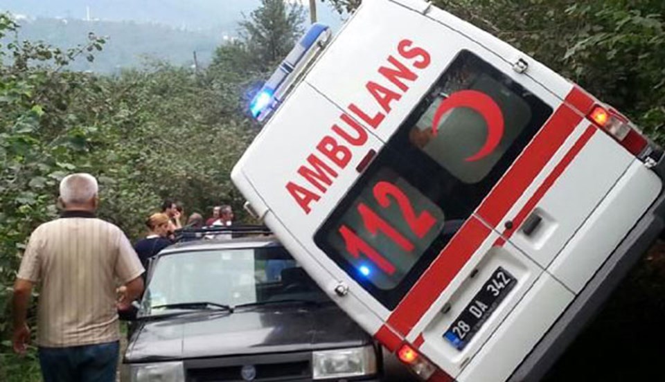 Ambulans devrildi hasta evde öldü - 1