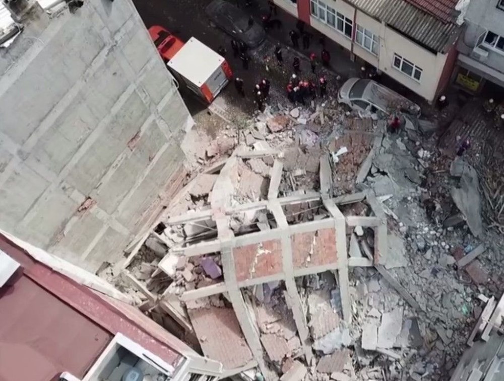 Zeytinburnu'nda boşaltılan 5 katlı bina çöktü - 4