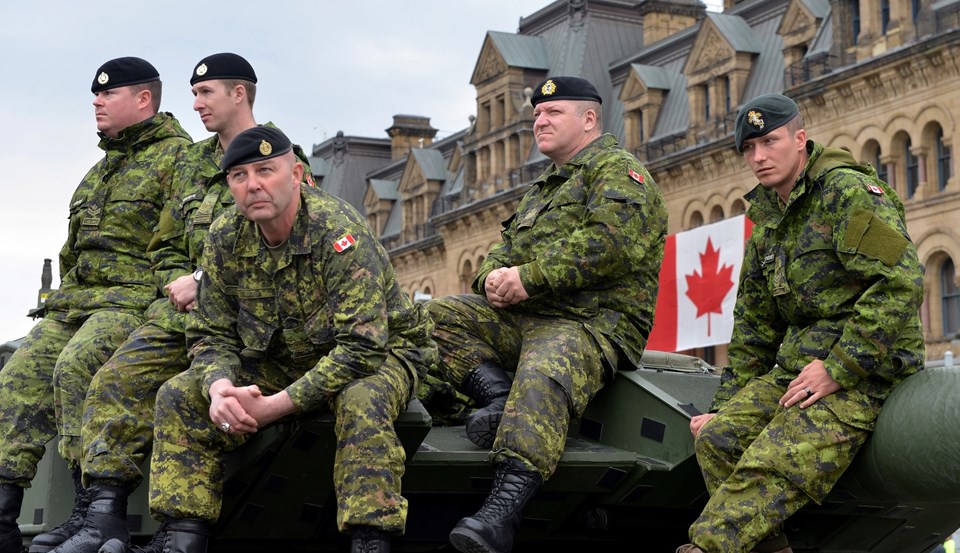 Kanada'da 407 askeri Covid-19 aşısı olmayı reddettiği için ihraç edildi - 1