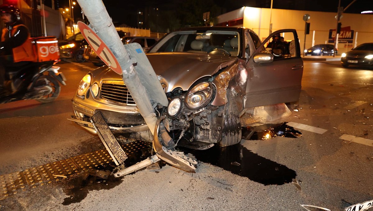 Ümraniye'de trafik kazasI: 2 kişi yaralandı