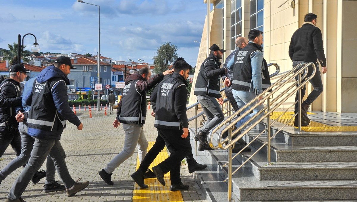 İzmir'de 1 milyar 142 milyon dolar aklayan şebeke çökertildi İzmir'de 1 milyar 142 milyon dolar aklayan şebeke çökertildi