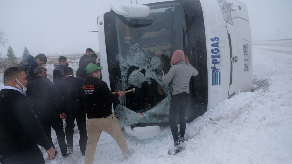 Konya'da 2 tur otobüsü devrildi: 1 Rus turist öldü, çok sayıda yaralı - 7