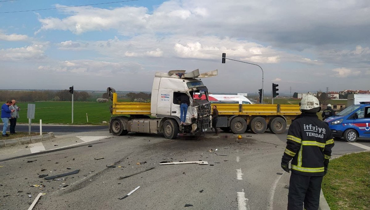 Yeni görüntü: Tekirdağ'da TIR ile minibüs çarpıştı