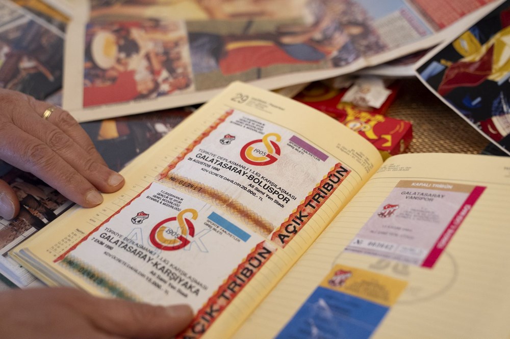 882 maça giden Galatasaray taraftarının hedefi 1000. maç: Maç izlerken su içmiyor, yemek yemiyor 90 dakika telefona bakmıyor! - 16