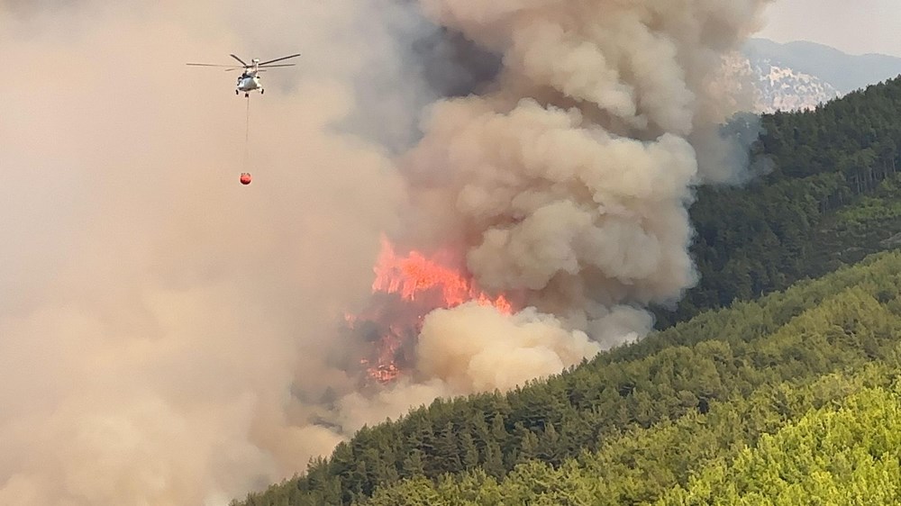 Antalya’da orman yangını | Bakan İbrahim Yumaklı: 1 ev yandı, 17 ev
tahliye edildi - 8