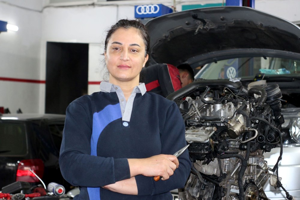 Denizleri Bırakıp Yağlı Ellere: Döndü Kaptan'dan Oto Tamirci Anneye Dönüşüm Hikayesi 74 aN3FpcclyE2E8rb5qYoVXQ