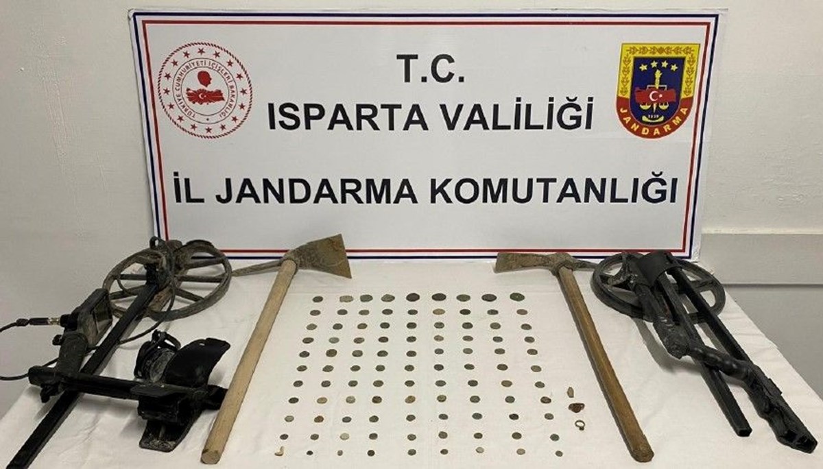 Isparta'da tarihi eser operasyonu! 102 adet tarihi eser ele geçirildi