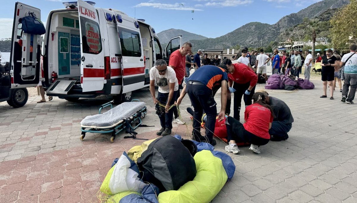 Fethiye'de yamaç paraşütleri inişte çarpıştı Fethiye'de yamaç paraşütleri inişte çarpıştı