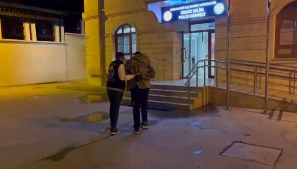 Arnavutköy'de durakta genç kıza taciz